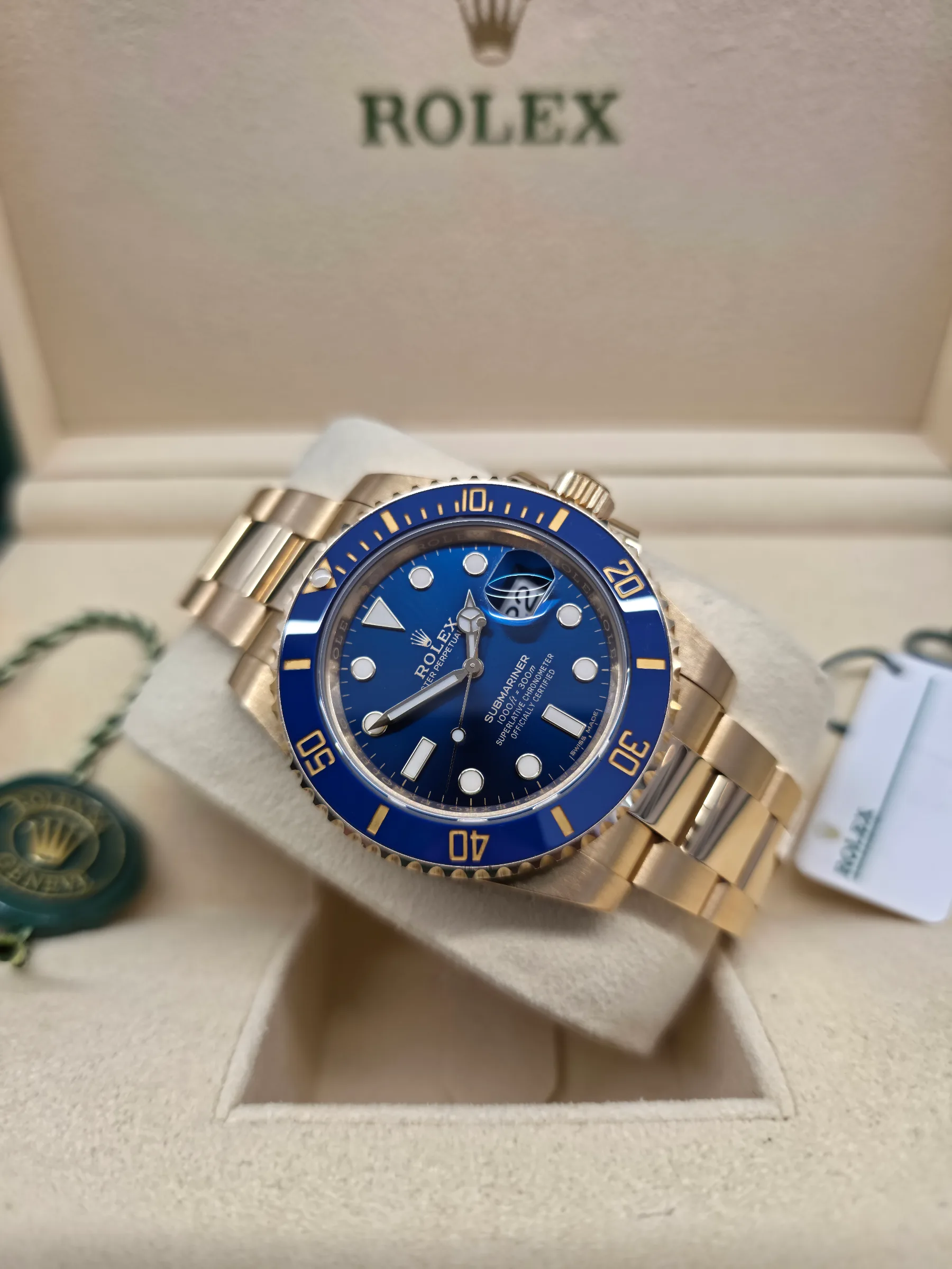 Rolex Submariner Date 40mm Yellow Gold 1